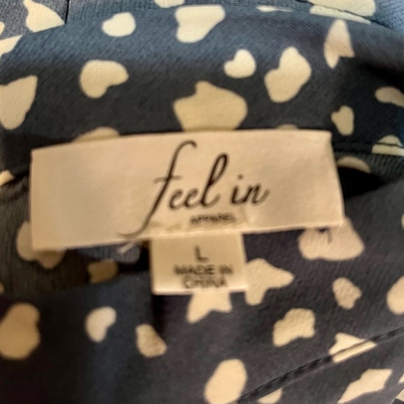 Feel In Blue & Creme Printed Top With Ruffled Hem - Picture 6 of 7